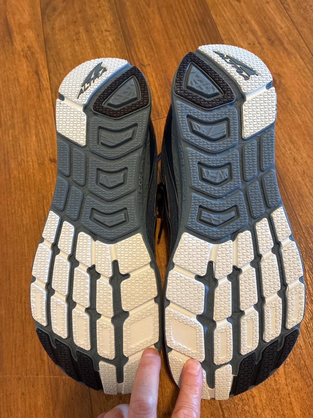 Altra Paradigm New without box, women's size 10 - Picture 5 of 7